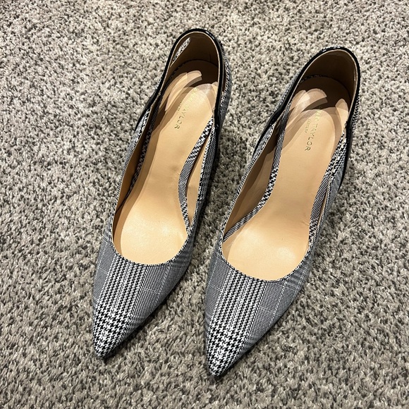 Size 10 Ann Taylor Factory High Heels - Picture 2 of 3